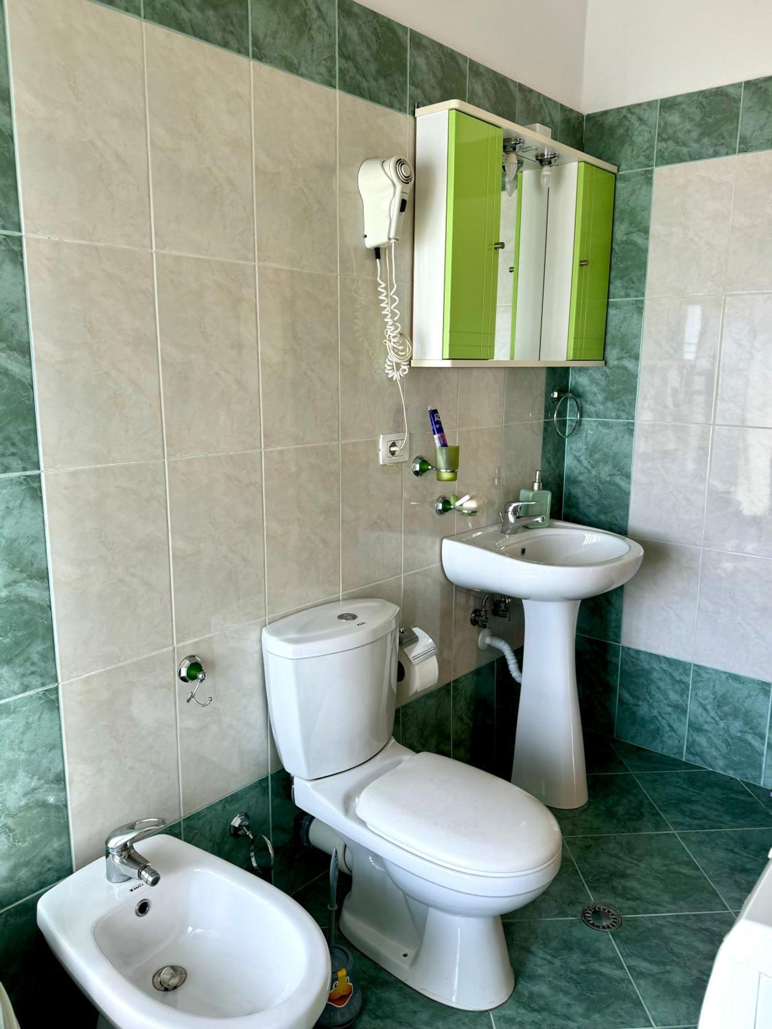 Skyview Oasis Premium Apartment Tirana Exterior foto